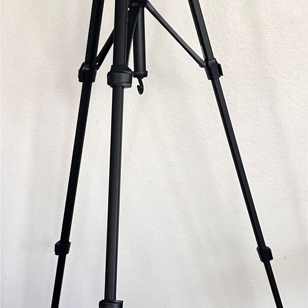 Vanguard MAK 233 Aluminum Alloy 3 Section Tripod with 3 Way Pan Head w/ level - Picture 8 of 8